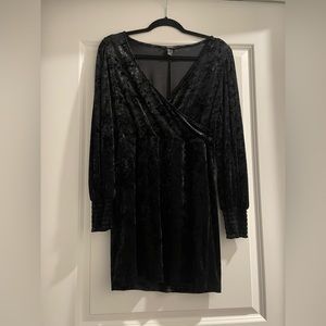 Forever 21 Black Velvet Long-Sleeve Mini Dress - Large